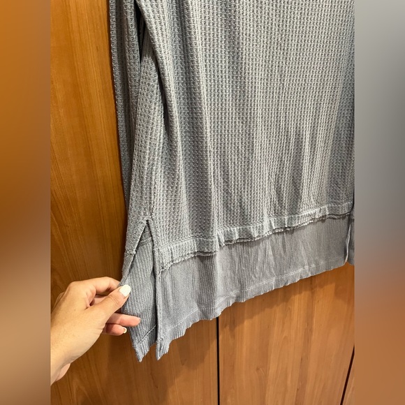 Women’s Free People gray/ light blue wide neck loose tunic top size extra small! - Picture 5 of 7